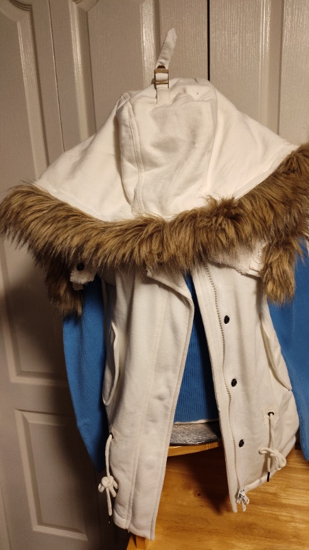 Outdoor Vest with Removable Hood/Faux Fur Trim - Medium - photo 4