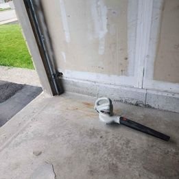 Easy to use Craftsman 7.5A Electric Leaf Blower.. - photo 2