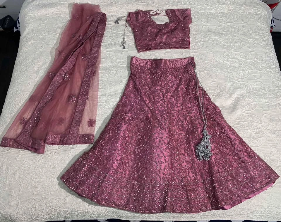 Lehenga/ gowns for rent - photo 4