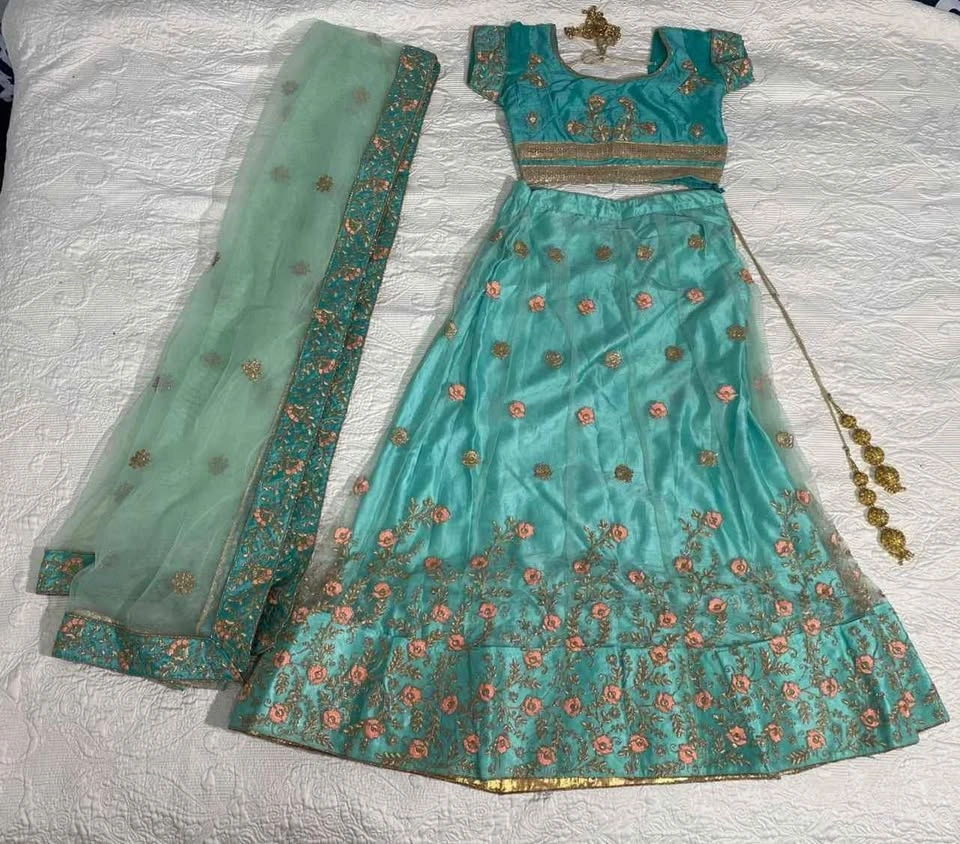 Lehenga/ gowns for rent - photo 5