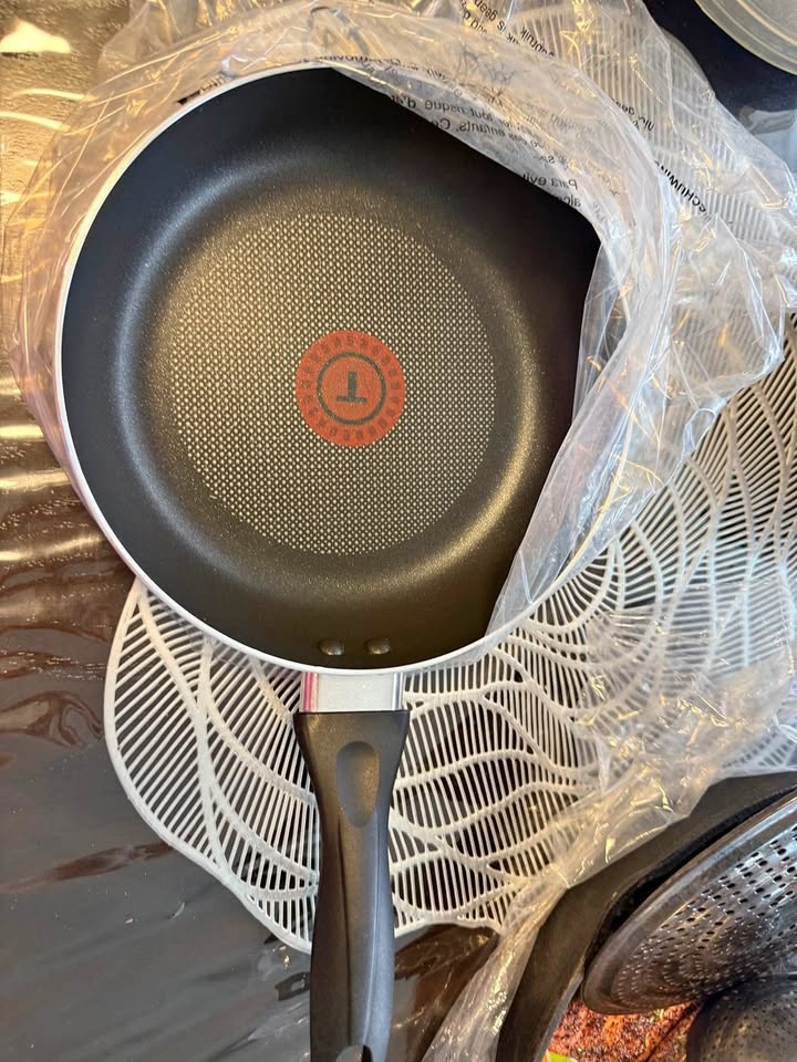 T-fal Viva Non-Stick Frying Pan 20cm - Brand New