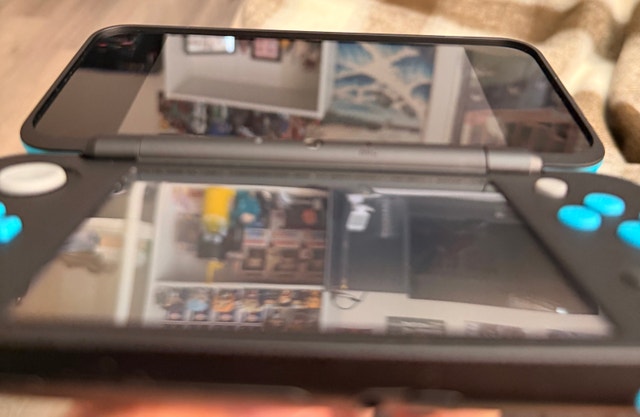 Fully modded 2DS XL Mint condition (no screen scratches) - photo 4