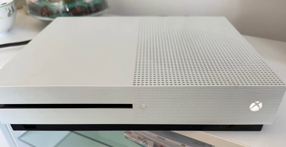 XBOX One S (500gb) - photo 2
