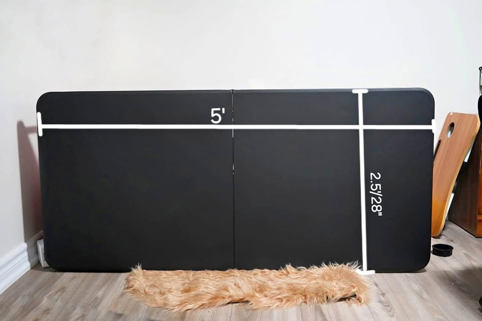 Foldable table