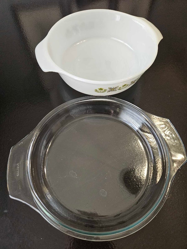 Anchor Hocking Casserole Dish #437 Meadow Green w/ Lid - photo 2