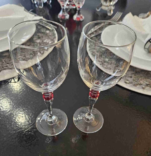 Set of 2 Luminarc Wine Glasses - Made in France