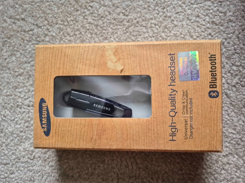 Samsung Bluetooth Headset (Hands-Free Driving) - Universal Fit - photo 2