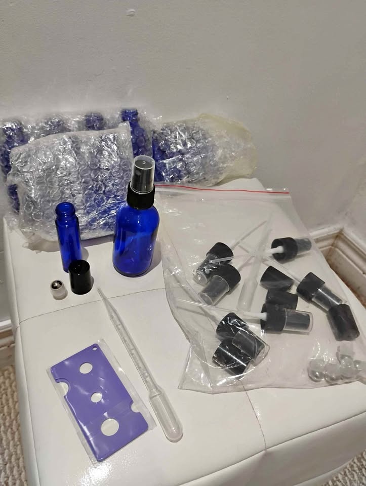 Essential Oil Accessories & 12 Bottles (5 Roller, 7 Spray, Dropp