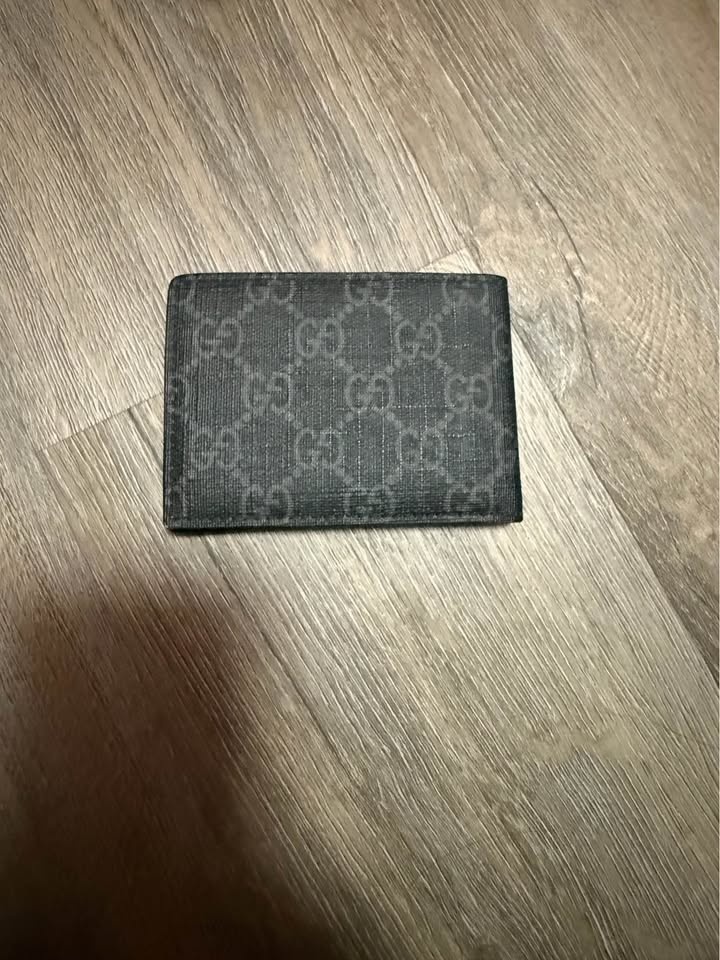 Authentic Used Gucci Wallet - photo 2