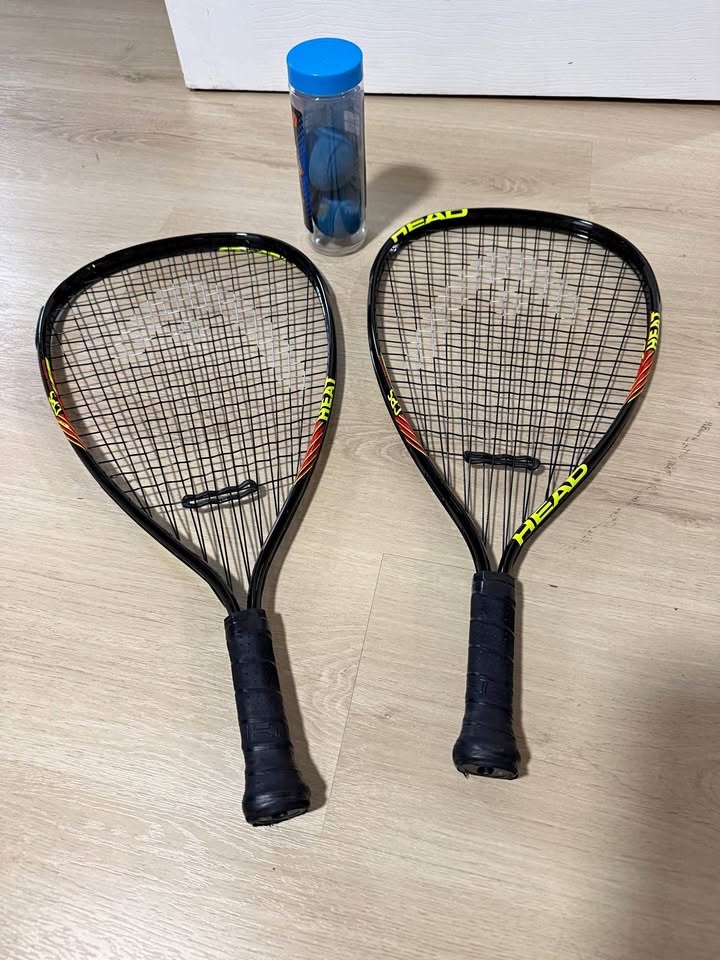 2 HEAD CPS Racquetball Racquets + 2 Penn Racquetballs