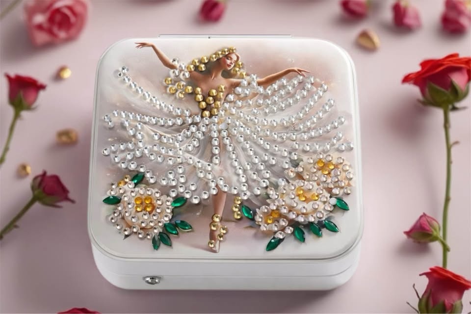 🌸 Ballerina Rhinestone Jewelry Box