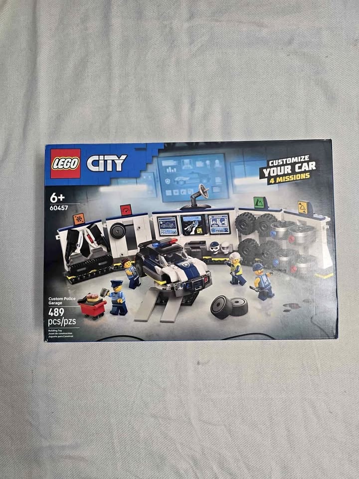 BNIB Lego Police Garage