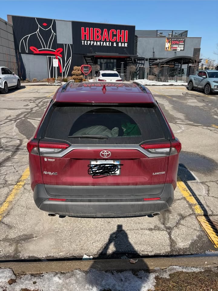 2019 Toyota RAV4 Limited FWD - Low KM - Winter Tires - photo 4