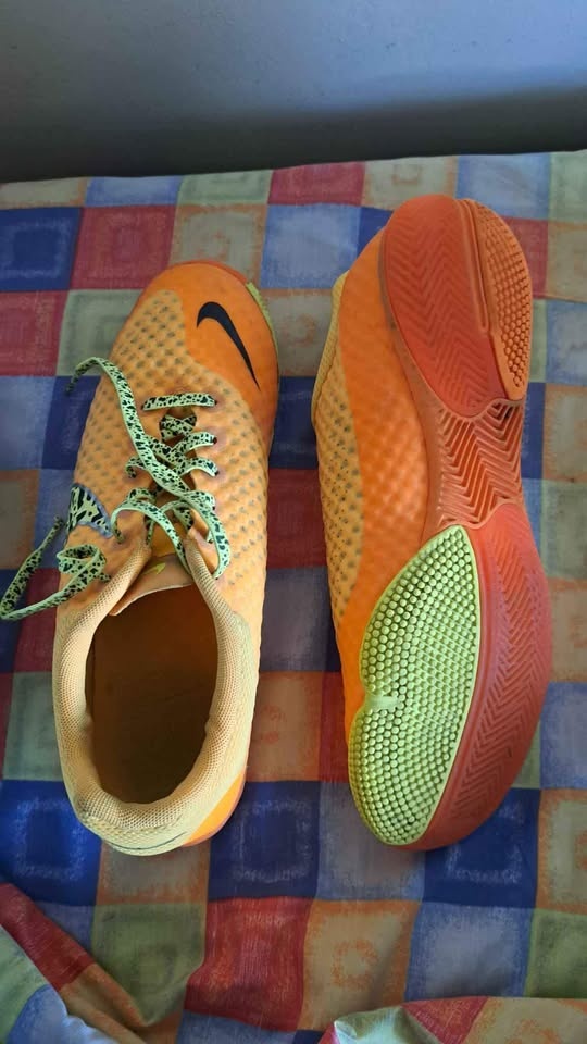 Nike Indoor Cleats Size 8 USA - photo 2