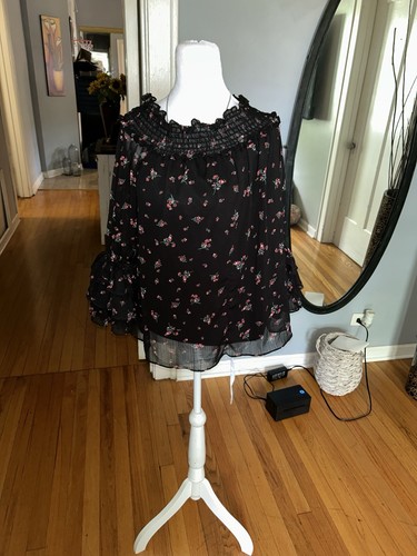 CeCe Black Floral Blouse with Ruffle Sleeves Size M
