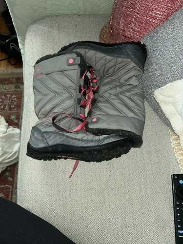Youth Minx Mid II Omni Heat Columbia Boots Sz 2 Waterproof