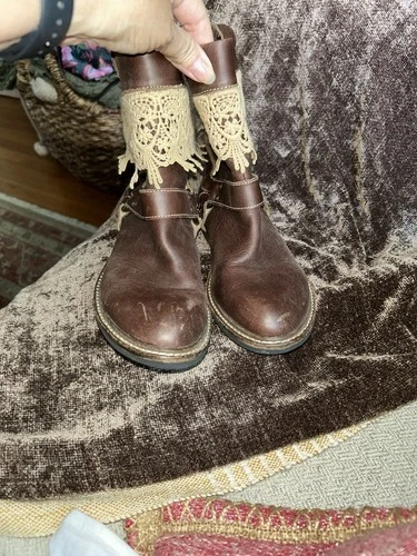 Látigo Brown Leather Ankle Boots with Lace Trim Size 6 - photo 2