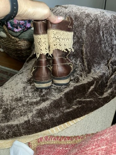 Látigo Brown Leather Ankle Boots with Lace Trim Size 6 - photo 5