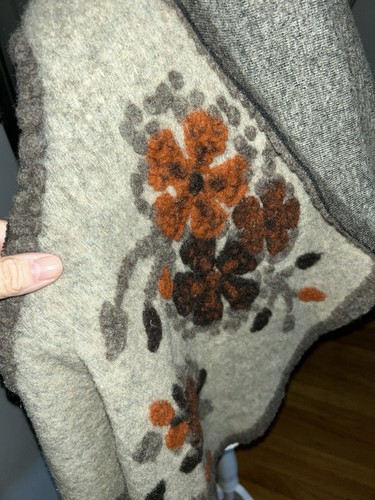 Ornella Paris Floral Embroidered Lana Wool Shrug Jacket - photo 4