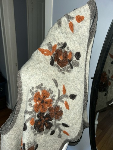 Ornella Paris Floral Embroidered Lana Wool Shrug Jacket - photo 5