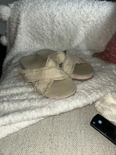 Vionic Cream Cross-Strap Sandals Women 8.5