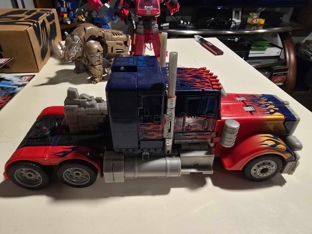Transformers 2007 Leader Class Optimus Prime - photo 2
