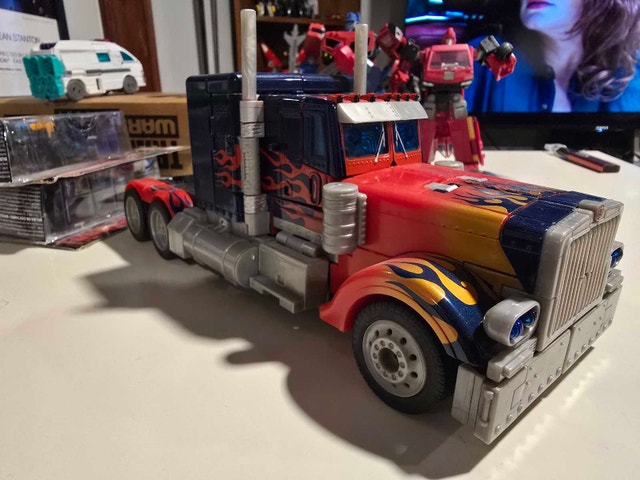 Transformers 2007 Leader Class Optimus Prime - photo 3