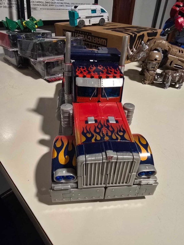 Transformers 2007 Leader Class Optimus Prime - photo 4