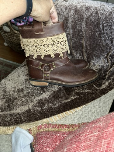 Látigo Brown Leather Ankle Boots with Lace Trim Size 6 - photo 3
