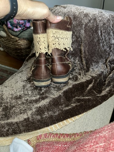 Látigo Brown Leather Ankle Boots with Lace Trim Size 6 - photo 5