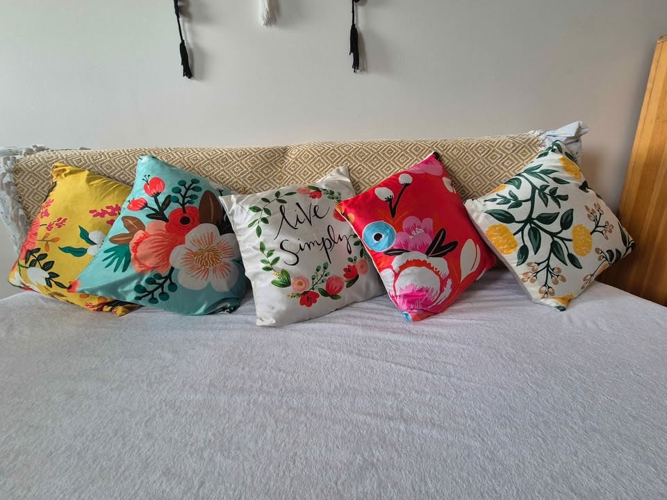 Cushions, Covers and Throw - photo 2