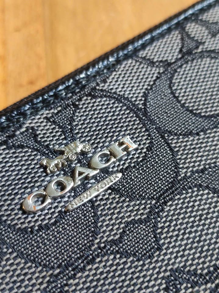 Coach Outline Signature Accordion Zip Wallet - Black Smoke - photo 4