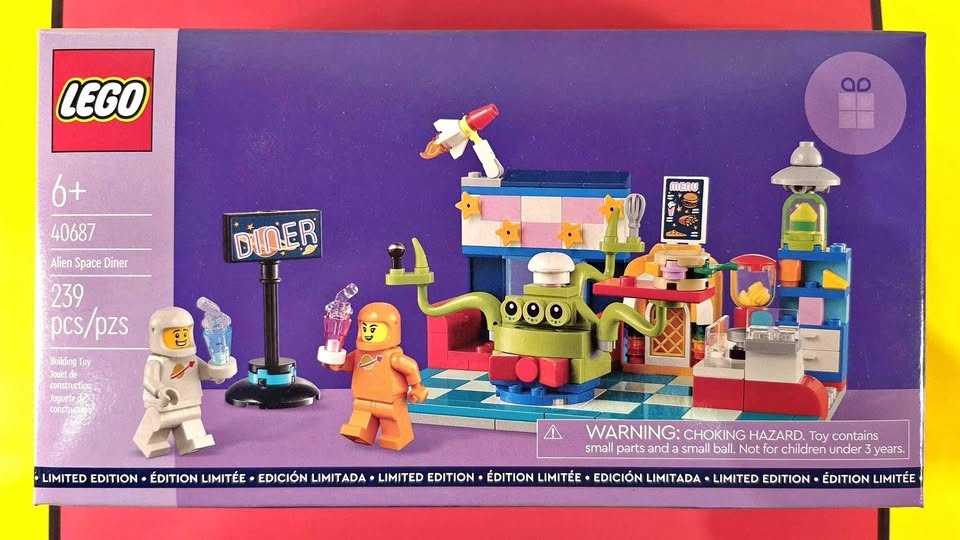 LEGO 40687 Alien Space Diner w/ Astronauts BNIB