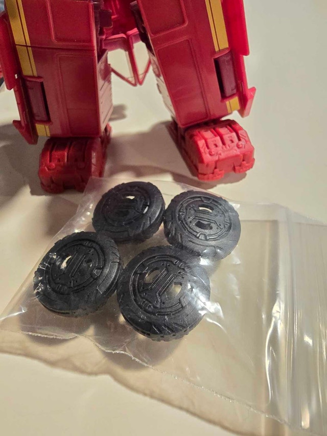 WFC Earthrise Ironhide with upgraded wheels - photo 3