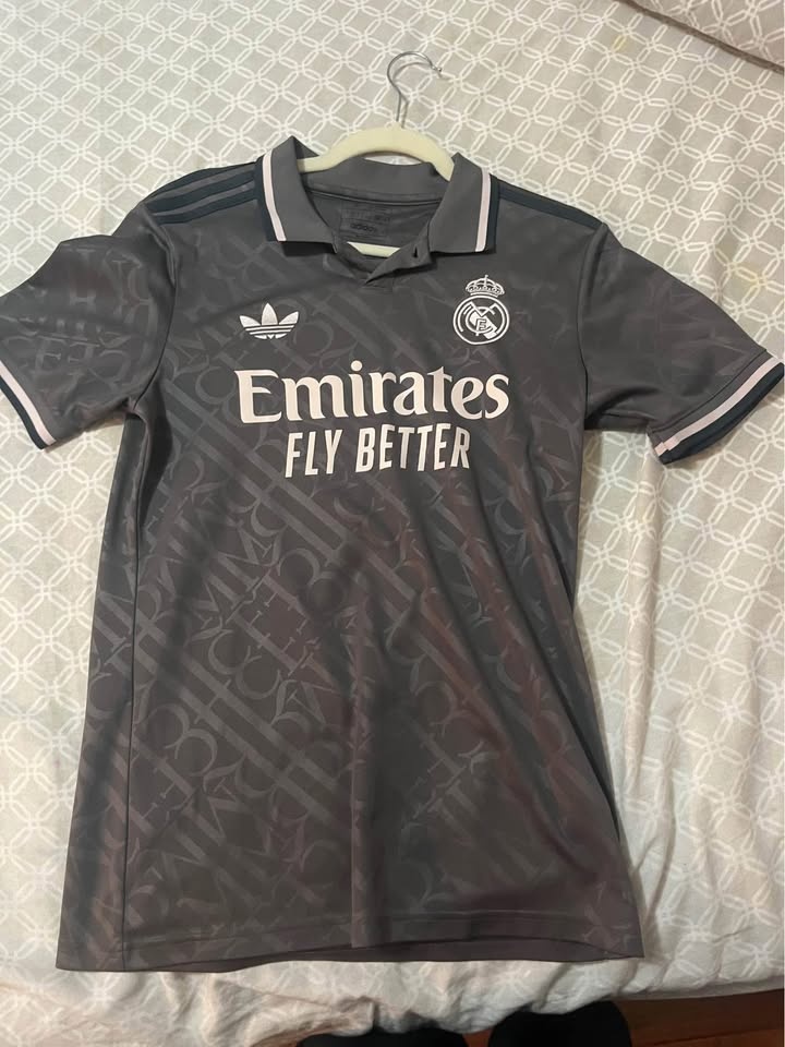 Real Madrid Mbappe Jersey 23/24 - photo 3