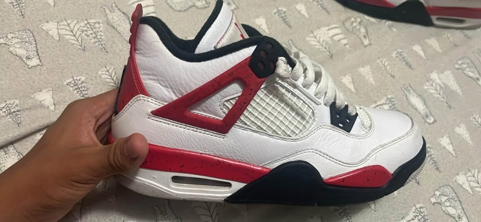 Jordan 4 Red Cement (Size 6.5) - photo 2