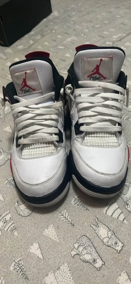 Jordan 4 Red Cement (Size 6.5) - photo 5