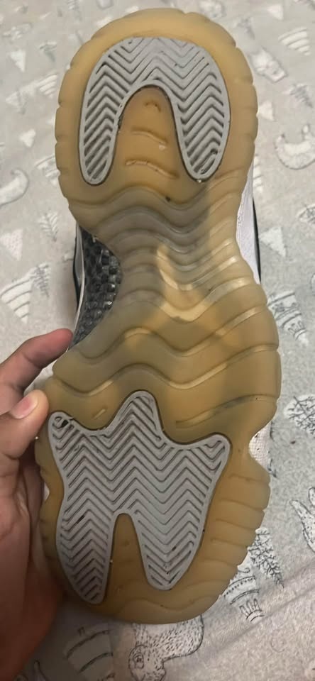 Jordan 11s - photo 4