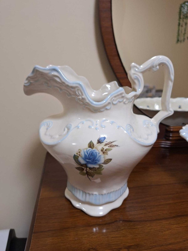 Antique Jug & Wash Basin - photo 5