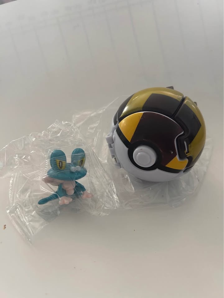 Pokémon Throw 'N' Pop Poke Balls - photo 3