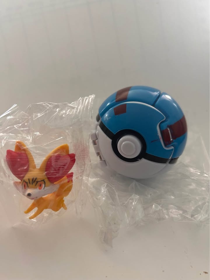 Pokémon Throw 'N' Pop Poke Balls - photo 4