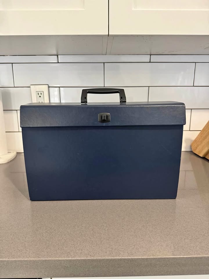 Large Carry Folder