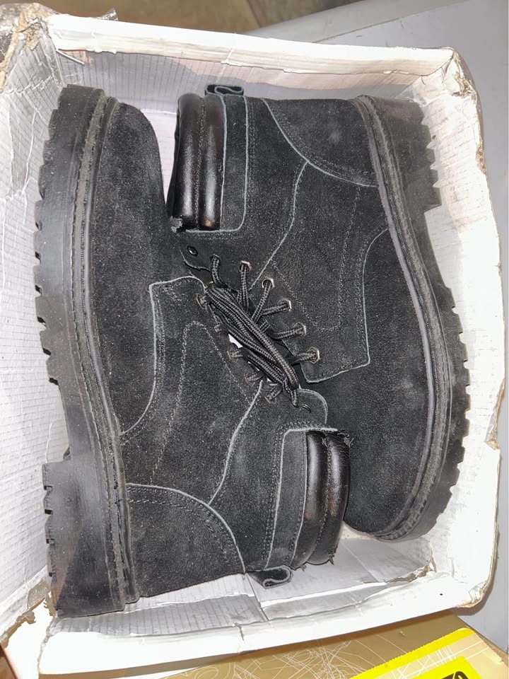 Women’s Rugged boots - Size 8 - photo 2