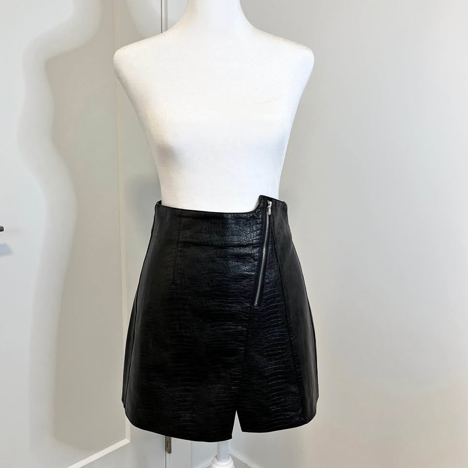 ZY Goddess Black Faux Leather Skort - Size M