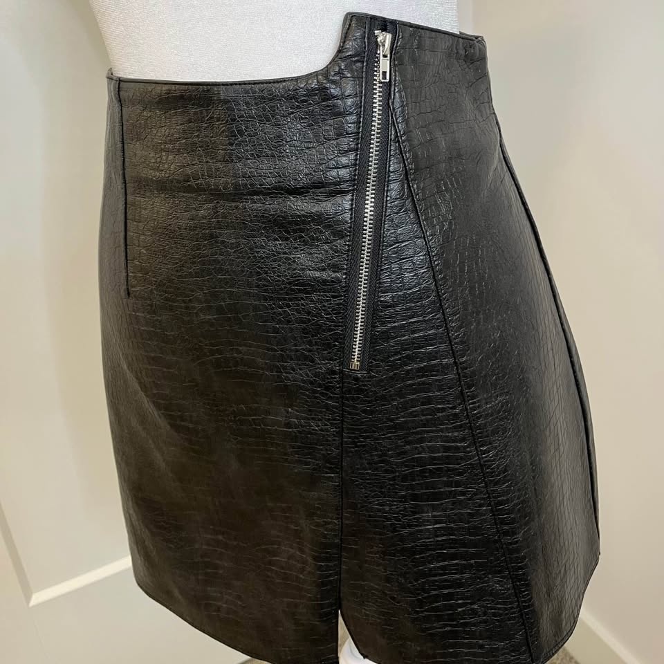 ZY Goddess Black Faux Leather Skort - Size M - photo 2