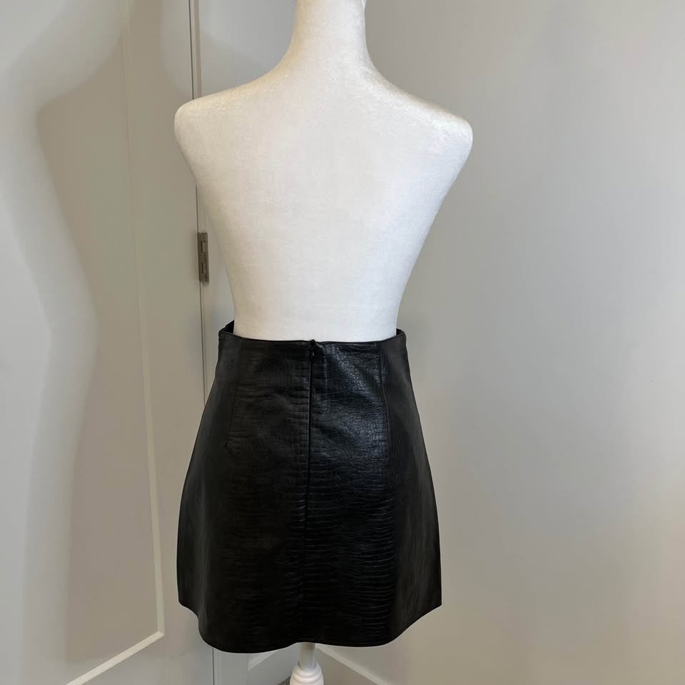 ZY Goddess Black Faux Leather Skort - Size M - photo 3