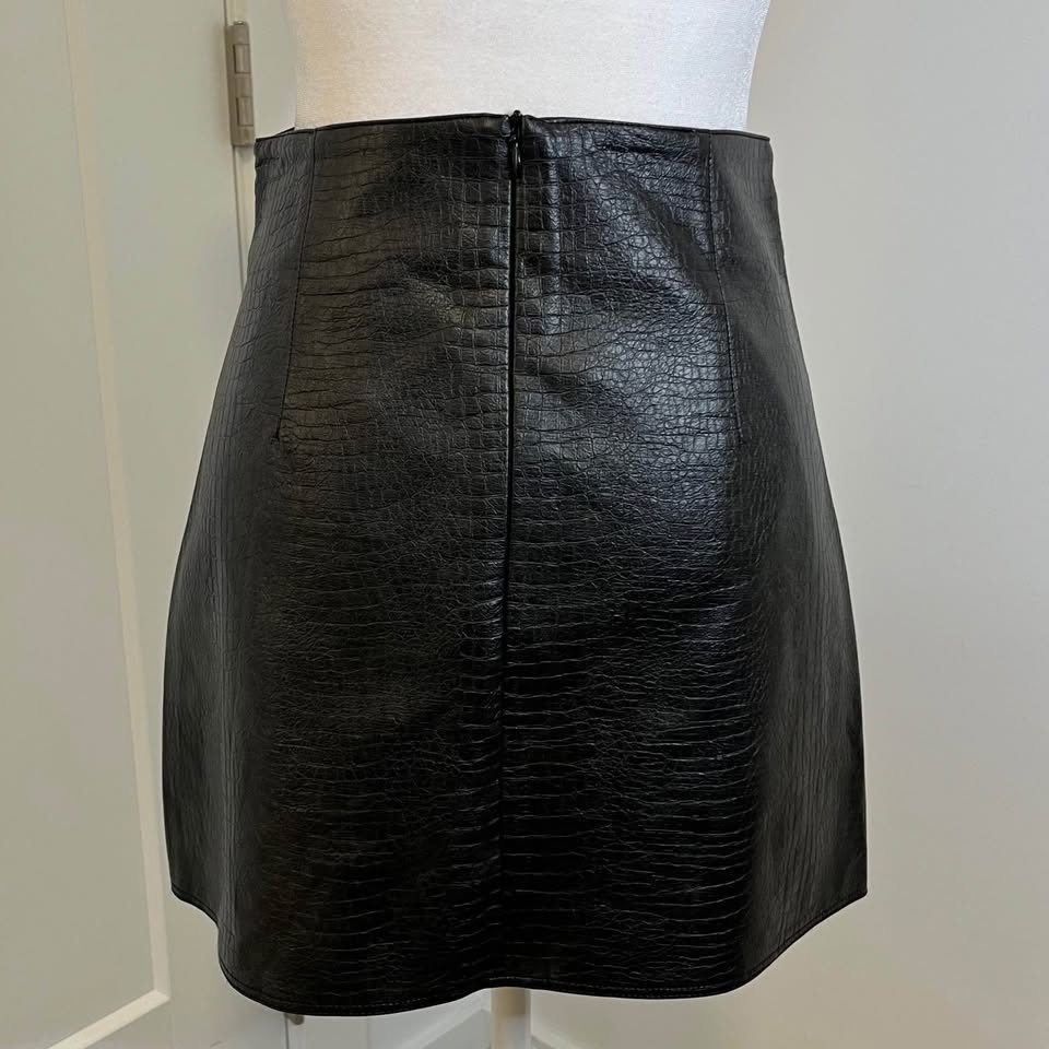 ZY Goddess Black Faux Leather Skort - Size M - photo 4