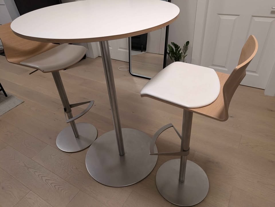 Modern bar-height table and two matching stools - photo 2