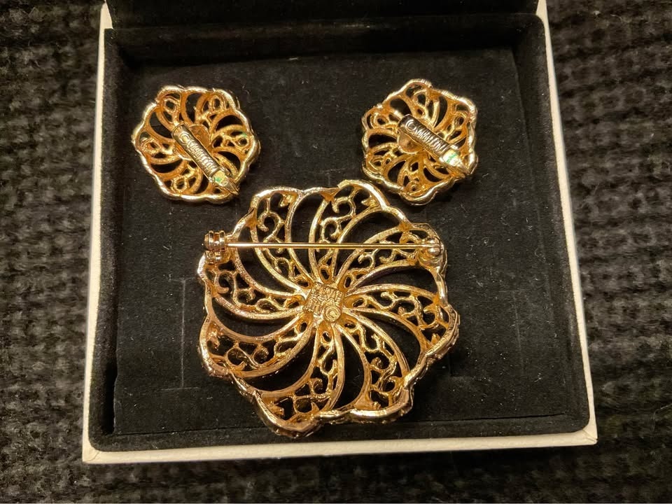 Ladies Sarah Coventry Brooch & Earrings Set - photo 4