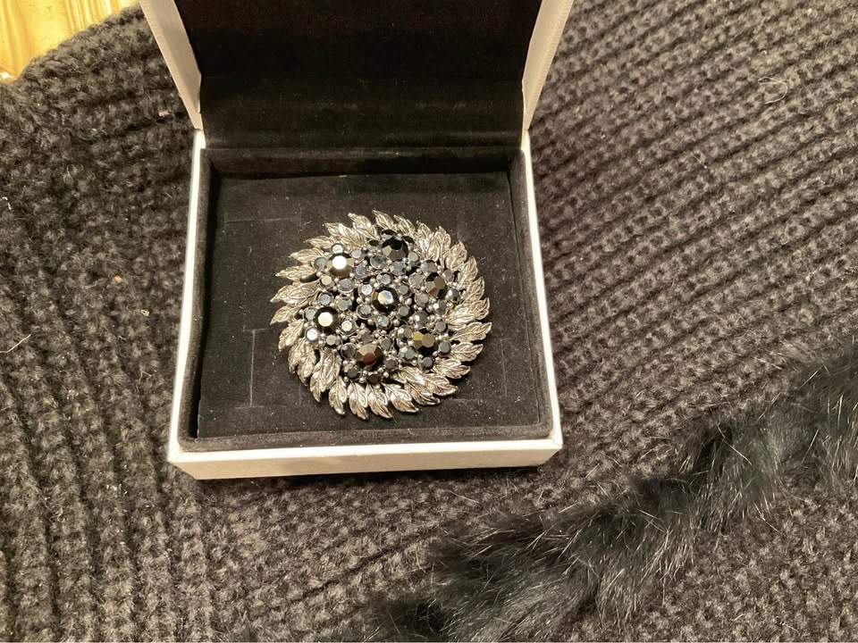 Ladies Brooch / Pendant Vintage Austrian Crystal - photo 2